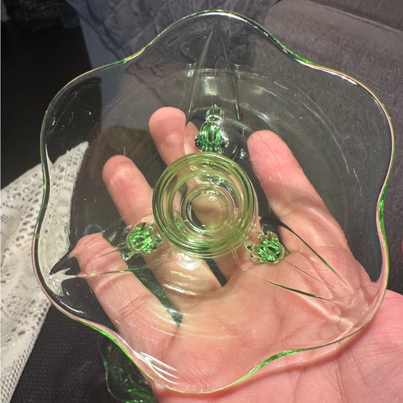 PAIR OF FENTON LOTUS 6-PETAL GREEN URANIUM VASELINE GLASS 3-FOOTED CANDLE HOLDER - Picture 7 of 11